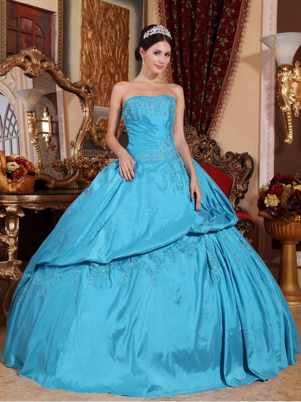 Embroidery Sweet Sixteen Quinceanera Dresses with Big Skirt