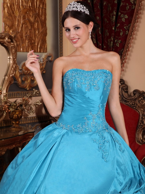 Embroidery Sweet Sixteen Quinceanera Dresses with Big Skirt