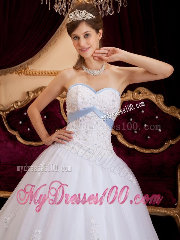 White A-line / Princess Sweetheart Floor-length Appliques Tulle 