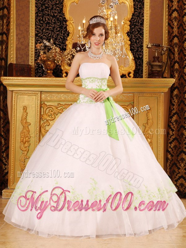 White Ball Gown Style with Belt and Appliques for Quinceanera Gown