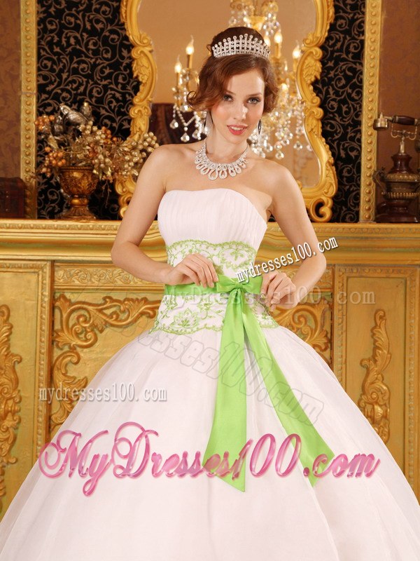 White Ball Gown Style with Belt and Appliques for Quinceanera Gown
