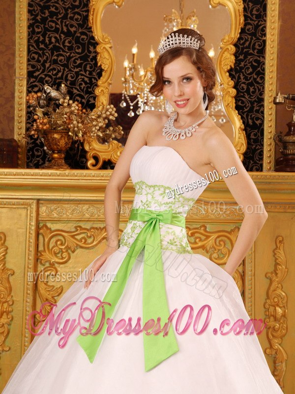 White Ball Gown Style with Belt and Appliques for Quinceanera Gown