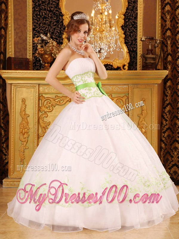 White Ball Gown Style with Belt and Appliques for Quinceanera Gown