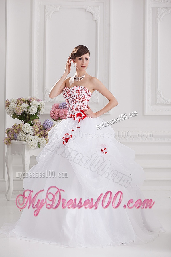 2016 Ball Gown Sweetheart Appliques and Pick ups Quinceanera Dress in White