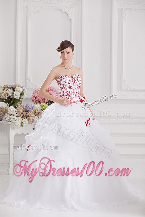 2016 Ball Gown Sweetheart Appliques and Pick ups Quinceanera Dress in White