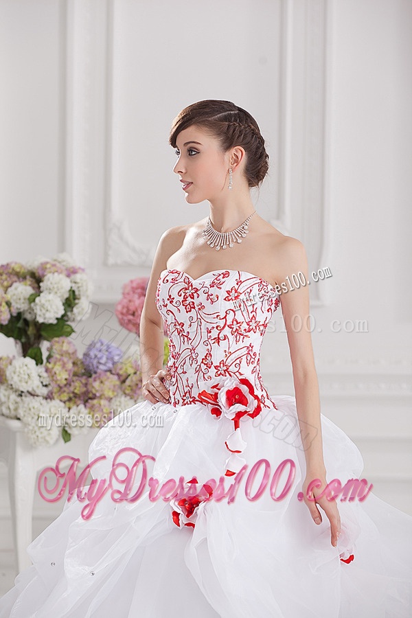 2016 Ball Gown Sweetheart Appliques and Pick ups Quinceanera Dress in White