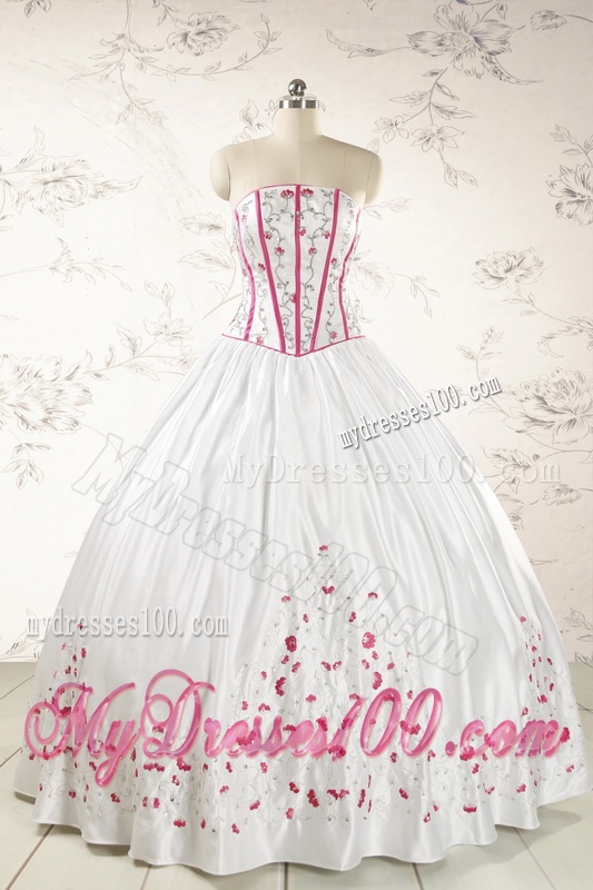 2016 Cheap Strapless Quinceanera Dresses with Appliques
