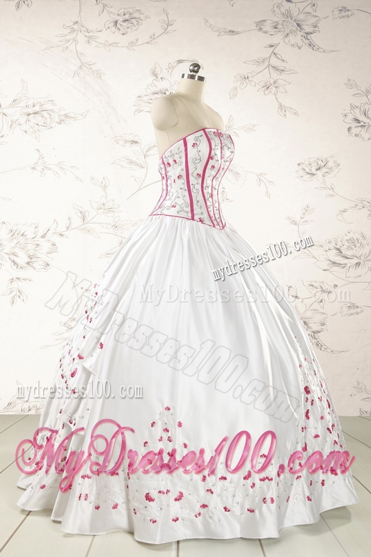 2016 Cheap Strapless Quinceanera Dresses with Appliques