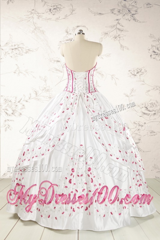 2016 Cheap Strapless Quinceanera Dresses with Appliques