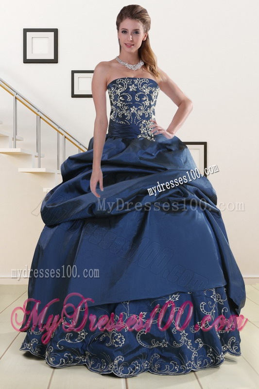 2016 Custom Made Embroidery and Beaded Quinceanera Dresses in Navy Blue