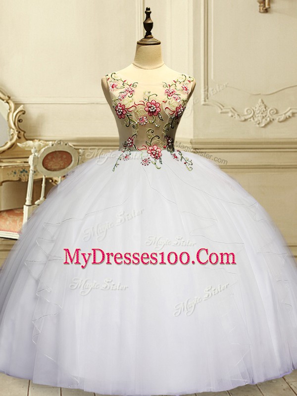 Vintage White Sleeveless Floor Length Appliques and Ruffles Lace Up Quinceanera Gowns
