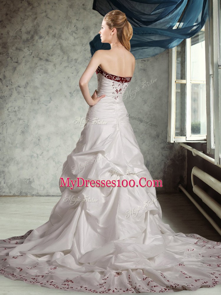 Exquisite Sweetheart Sleeveless Bridal Gown Brush Train Appliques and Pick Ups and Hand Made Flower White And Red Taffeta