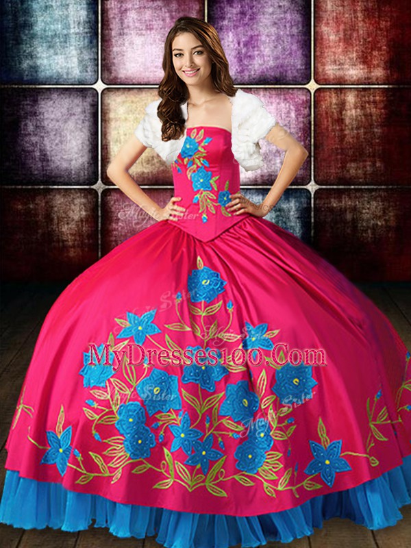 Sleeveless Embroidery Lace Up Ball Gown Prom Dress