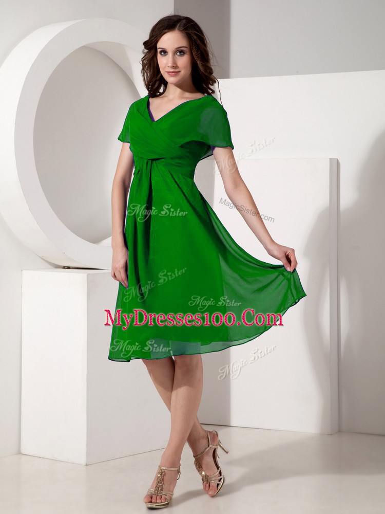 Short Sleeves Chiffon Knee Length Zipper Mother Of The Bride Dress in Green with Ruching