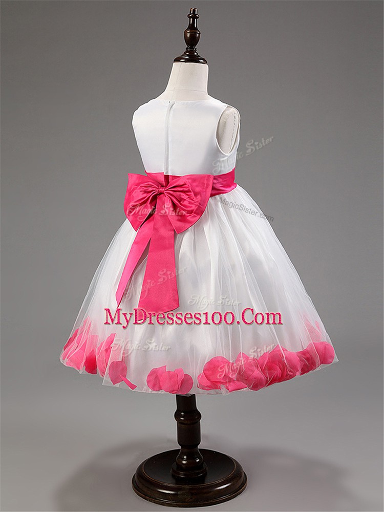 High Class Sleeveless Tulle Knee Length Zipper Girls Pageant Dresses in White with Appliques and Hand Made Flower