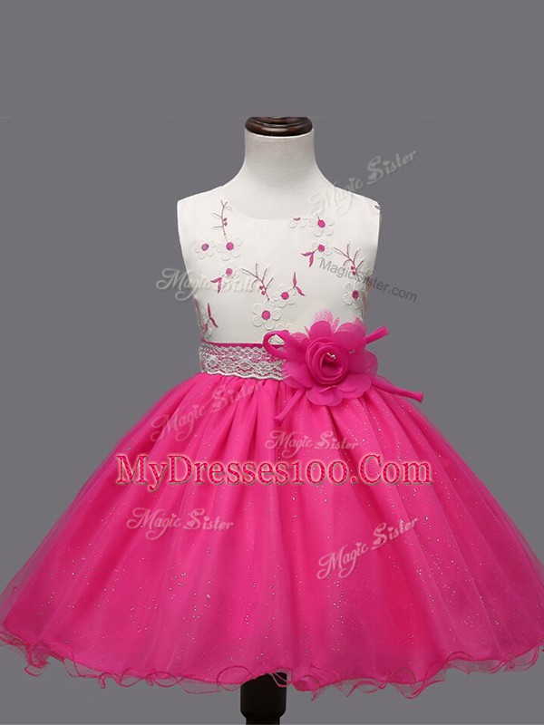 Stunning Knee Length Zipper Girls Pageant Dresses Hot Pink for Wedding Party with Appliques and Hand Made Flower