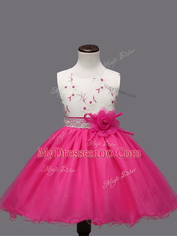 Stunning Knee Length Zipper Girls Pageant Dresses Hot Pink for Wedding Party with Appliques and Hand Made Flower