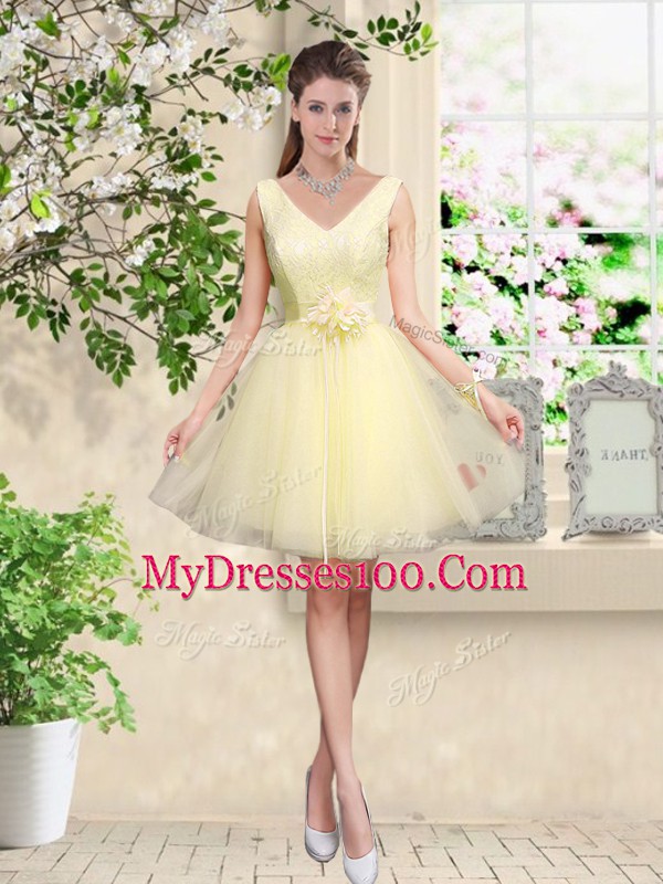 Elegant Knee Length Lace Up Dama Dress Light Yellow for Prom and Party with Lace and Belt