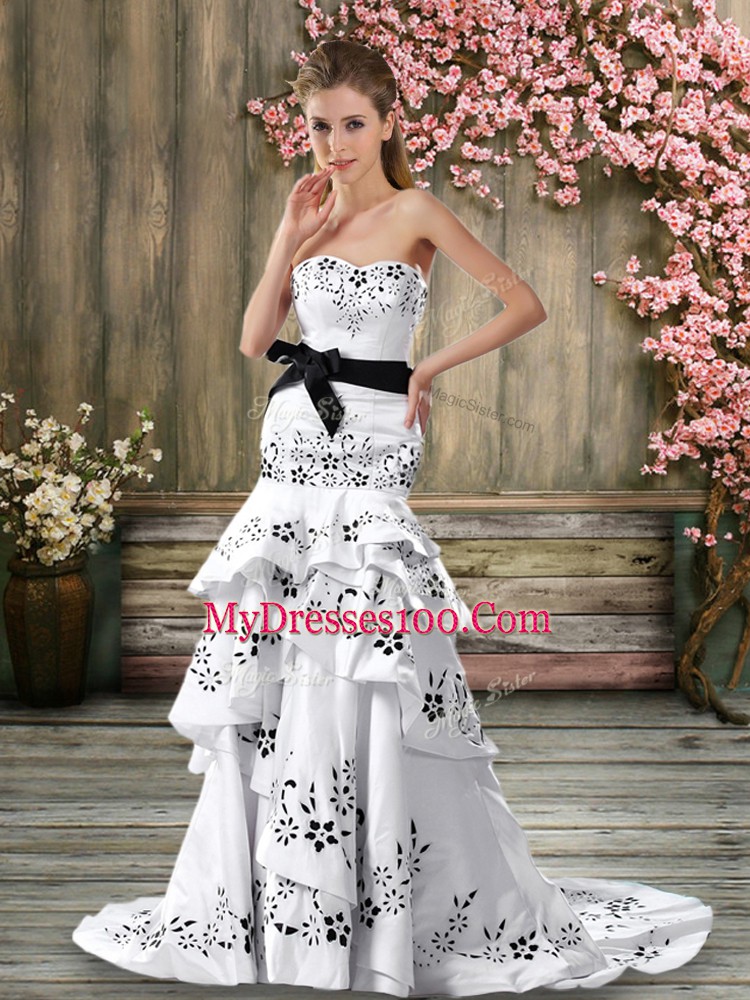 White Sweetheart Neckline Embroidery and Sashes ribbons Wedding Dress Sleeveless Backless