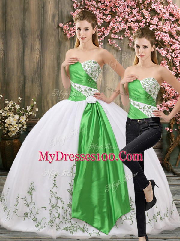 Glamorous White Organza Lace Up Vestidos de Quinceanera Sleeveless Floor Length Embroidery and Belt