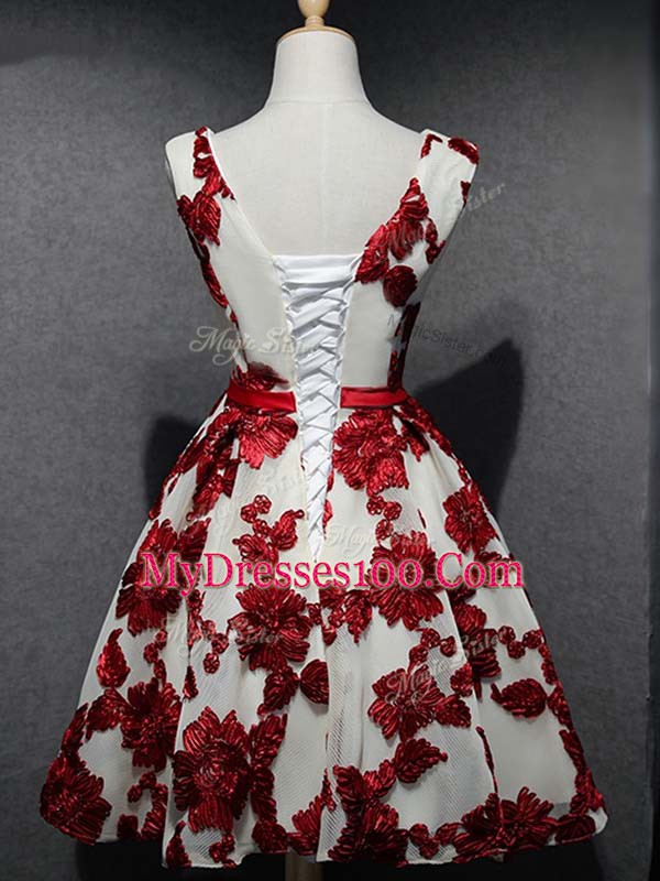Amazing Sleeveless Mini Length Lace and Appliques Lace Up Prom Gown with White And Red