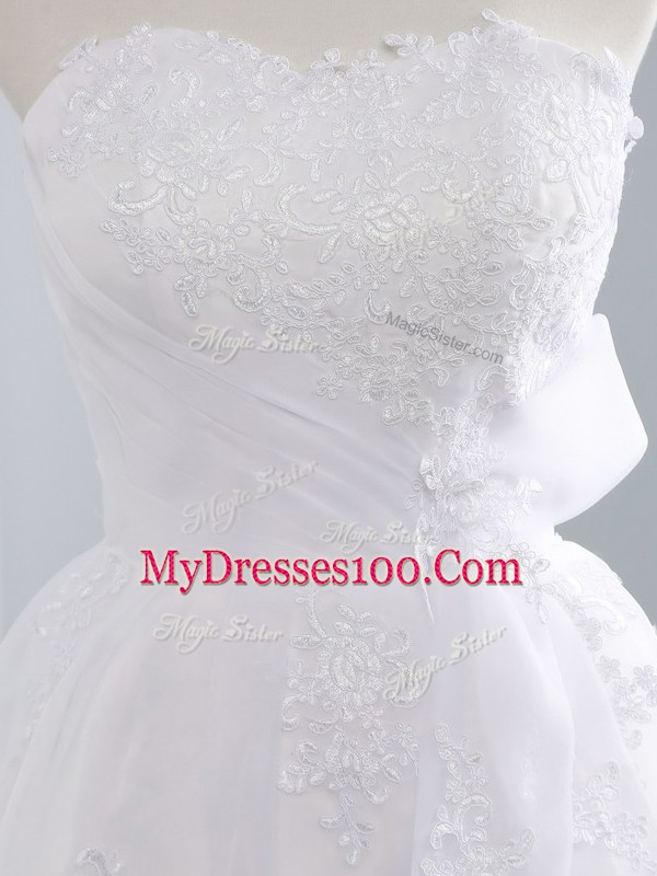 Sleeveless Lace Up Lace and Appliques Bridal Gown