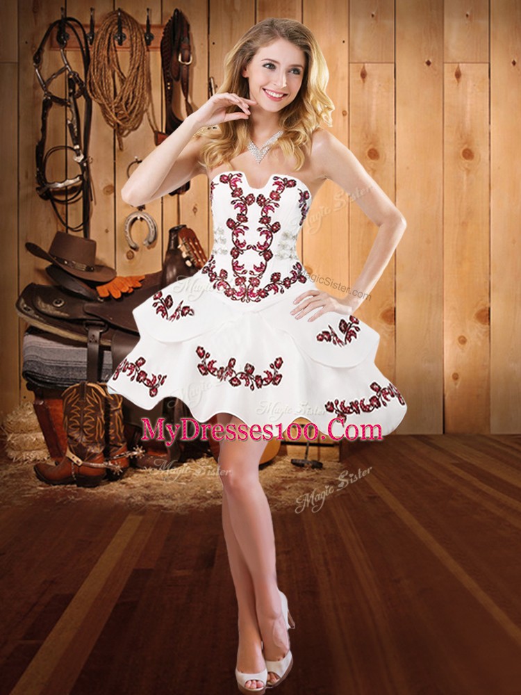 Classical Embroidery Homecoming Dress White Lace Up Sleeveless Mini Length