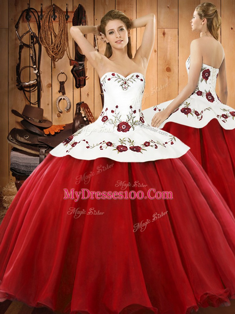 Satin and Tulle Halter Top Sleeveless Lace Up Embroidery 15 Quinceanera Dress in Wine Red