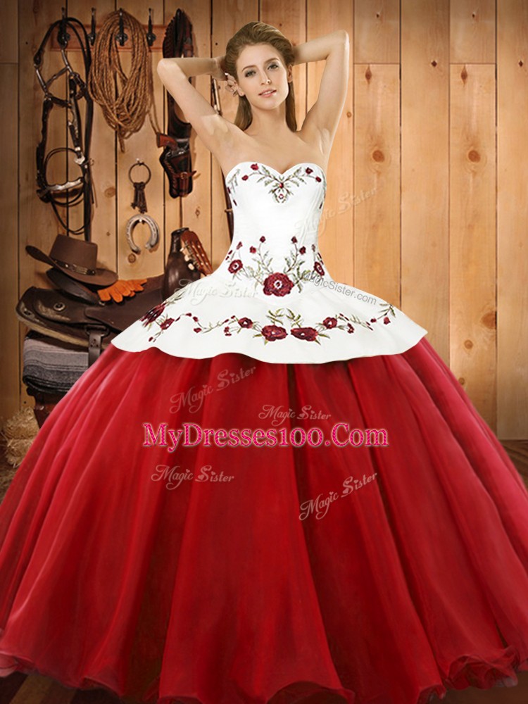 Satin and Tulle Halter Top Sleeveless Lace Up Embroidery 15 Quinceanera Dress in Wine Red