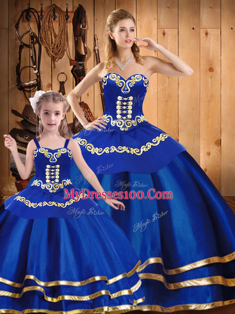 Romantic Organza Sweetheart Sleeveless Lace Up Embroidery Sweet 16 Quinceanera Dress in Royal Blue