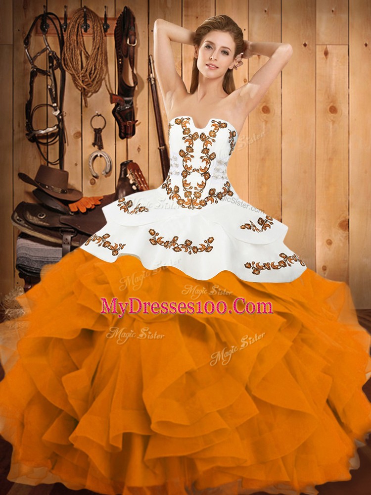 Delicate Sleeveless Embroidery and Ruffles Lace Up 15 Quinceanera Dress