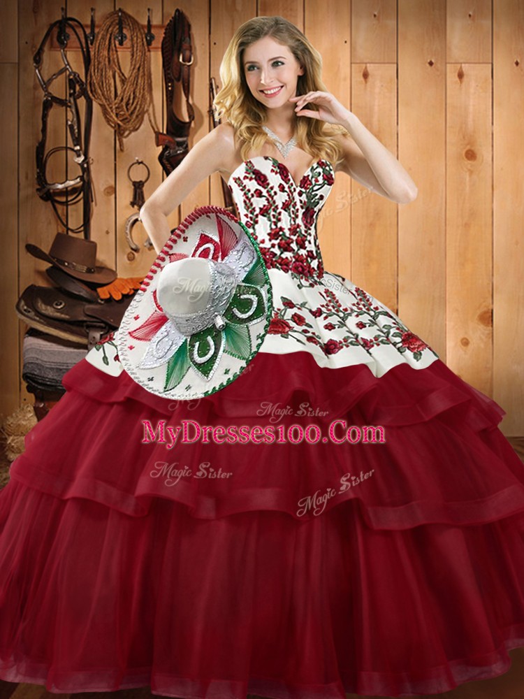 Sleeveless Embroidery Lace Up Quinceanera Gowns with Wine Red Sweep Train