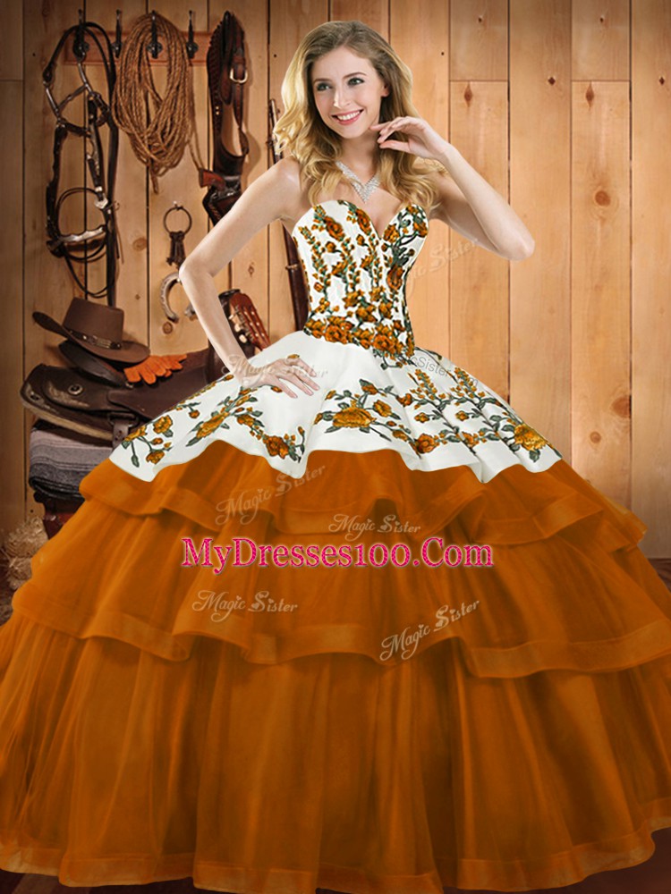 Fitting Sleeveless Organza Sweep Train Lace Up Vestidos de Quinceanera in Rust Red with Embroidery