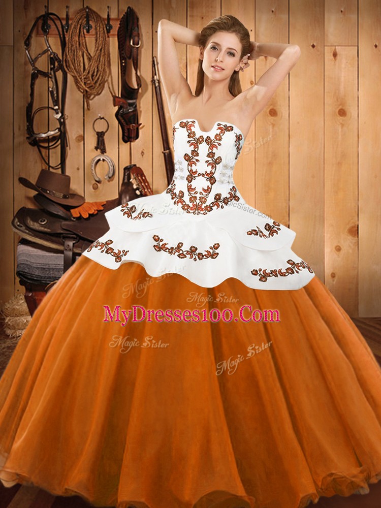 Sleeveless Lace Up Floor Length Embroidery Ball Gown Prom Dress
