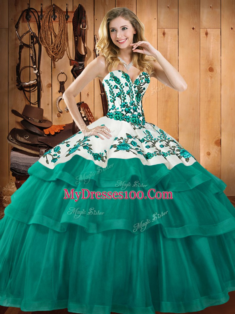 Sweetheart Sleeveless Organza Vestidos de Quinceanera Embroidery Sweep Train Lace Up