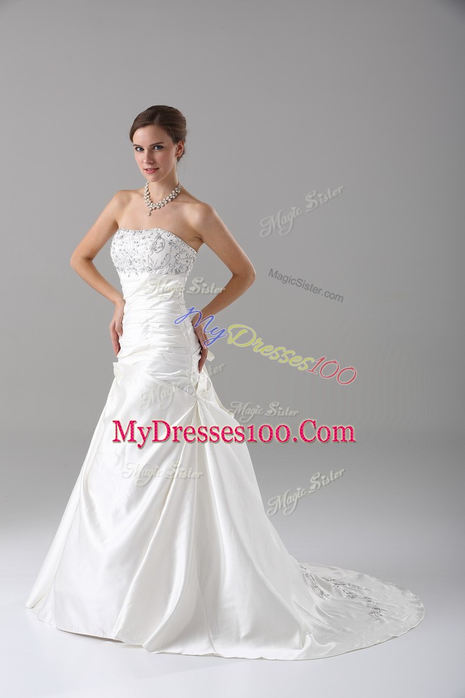 Sleeveless Beading Lace Up Wedding Dresses with White Brush Train