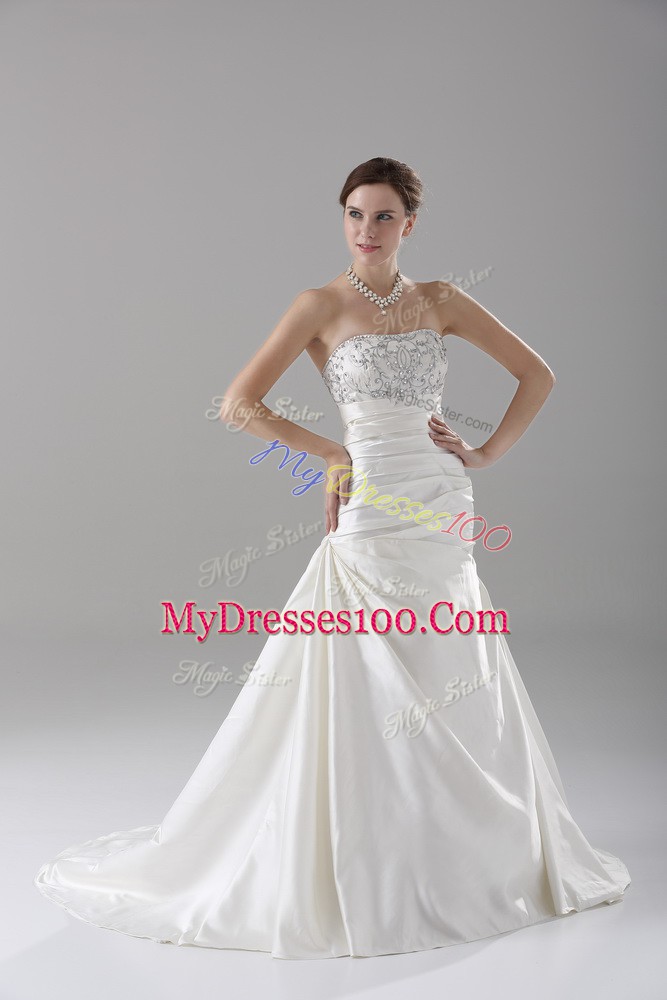 Sleeveless Beading Lace Up Wedding Dresses with White Brush Train