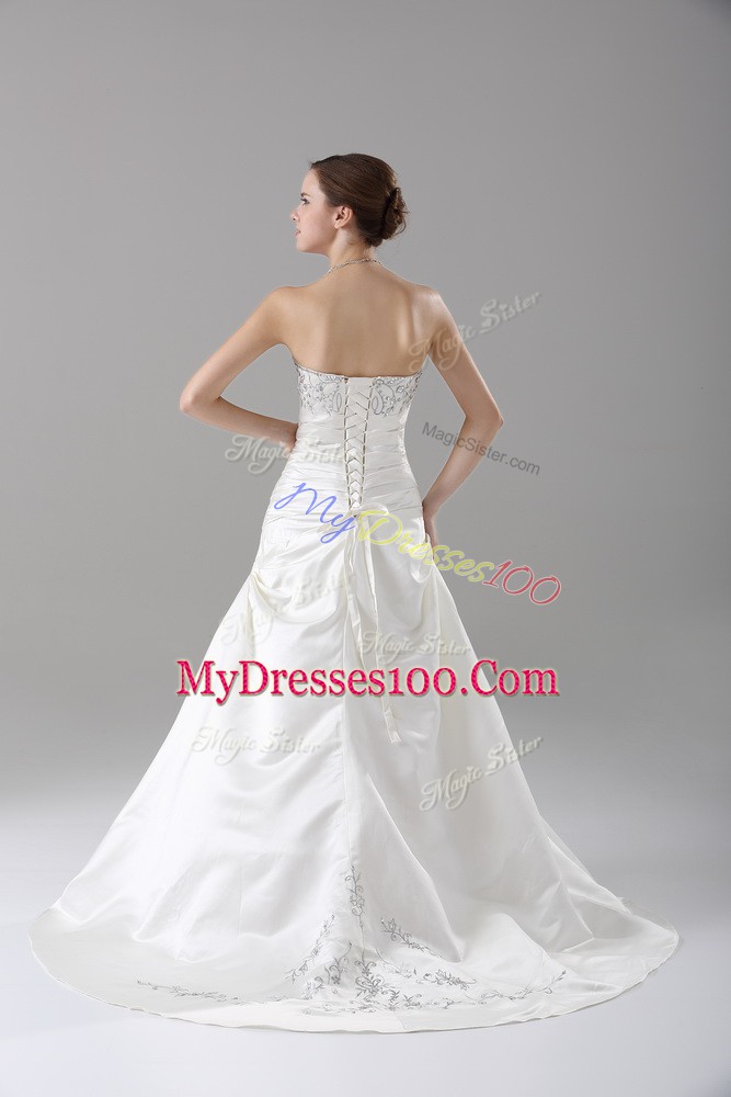 Sleeveless Beading Lace Up Wedding Dresses with White Brush Train