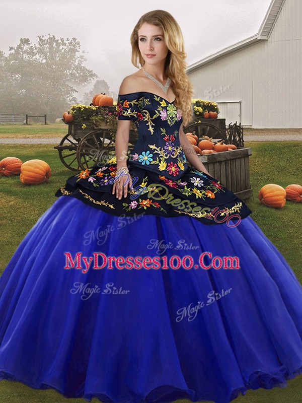 Customized Off The Shoulder Sleeveless Tulle Quinceanera Gowns Embroidery Lace Up