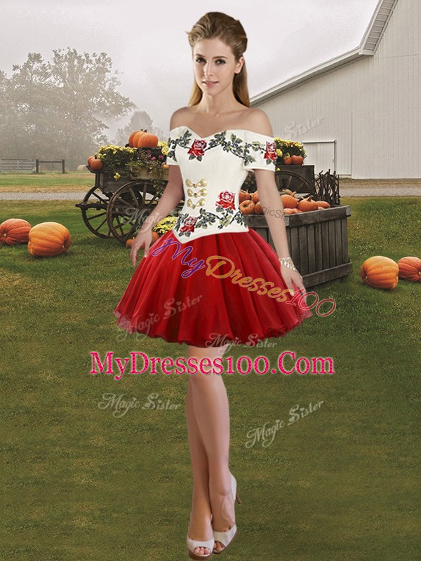 Vintage Floor Length White And Red Quinceanera Gowns Organza Sleeveless Embroidery