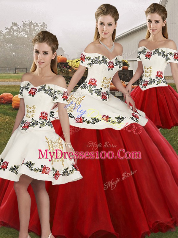 Traditional White And Red Lace Up Quinceanera Gowns Embroidery Sleeveless Floor Length