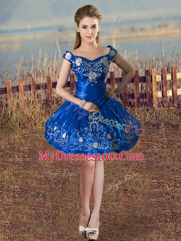 Exquisite Royal Blue Ball Gowns Taffeta Off The Shoulder Sleeveless Embroidery Knee Length Lace Up