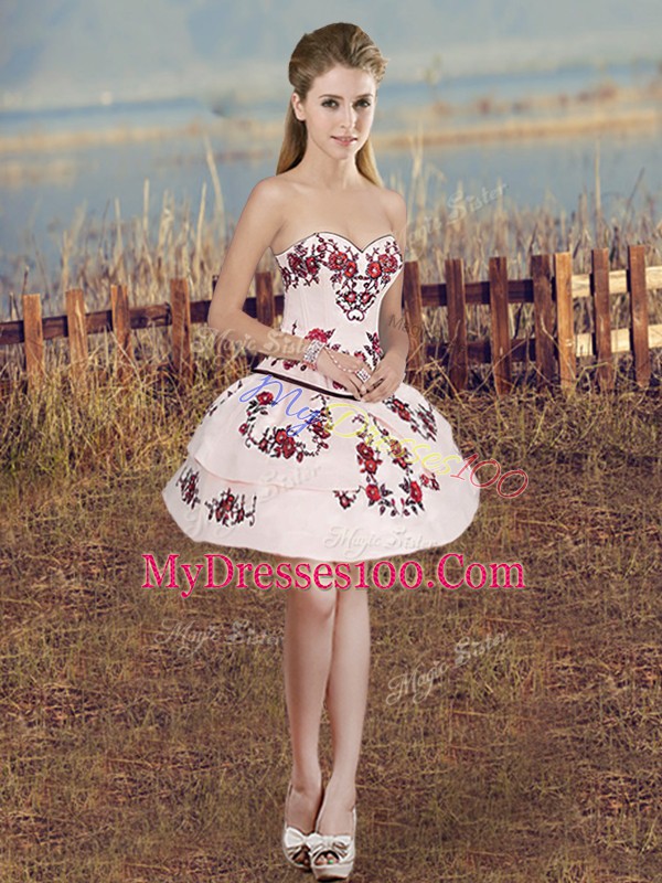 Fancy Floor Length Ball Gowns Sleeveless White And Red Quinceanera Dresses Lace Up