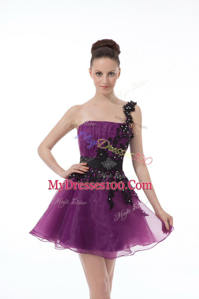 Sleeveless Beading and Lace and Appliques Zipper Cocktail Dresses