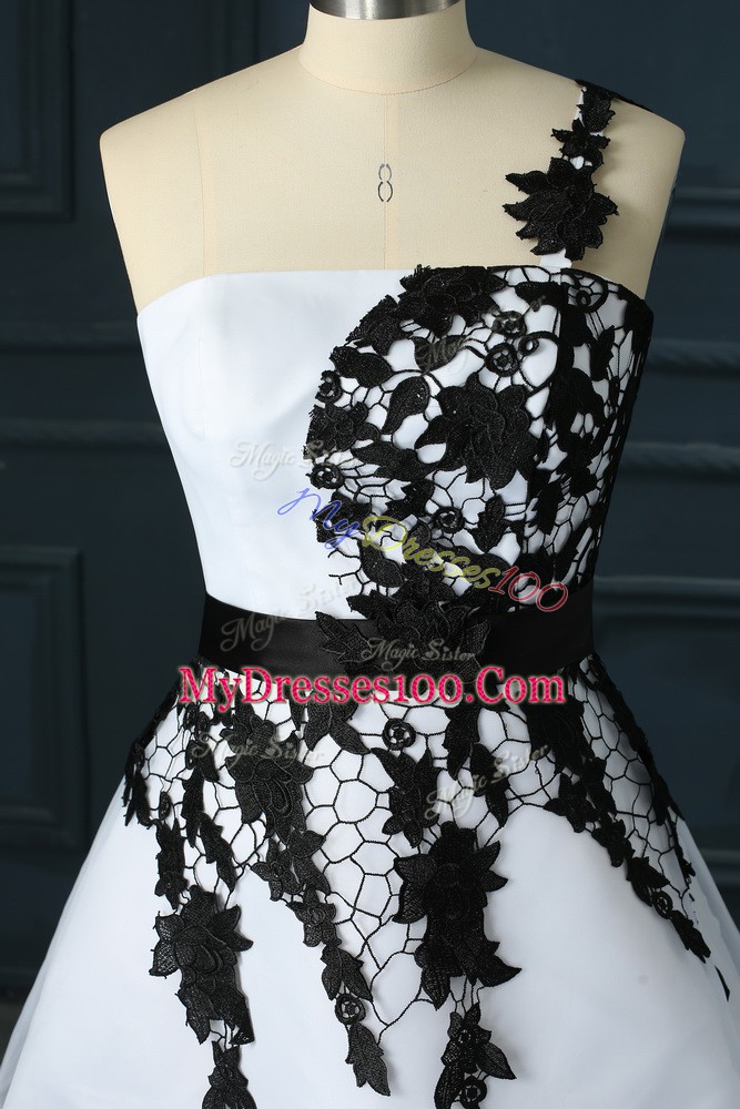 Organza One Shoulder Sleeveless Lace Up Lace and Appliques Cocktail Dress in White