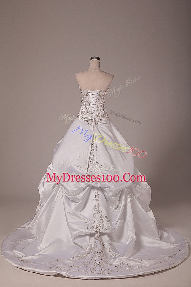 High Quality Sleeveless Taffeta Brush Train Lace Up Wedding Dresses in White with Beading and Embroidery and Pick Ups