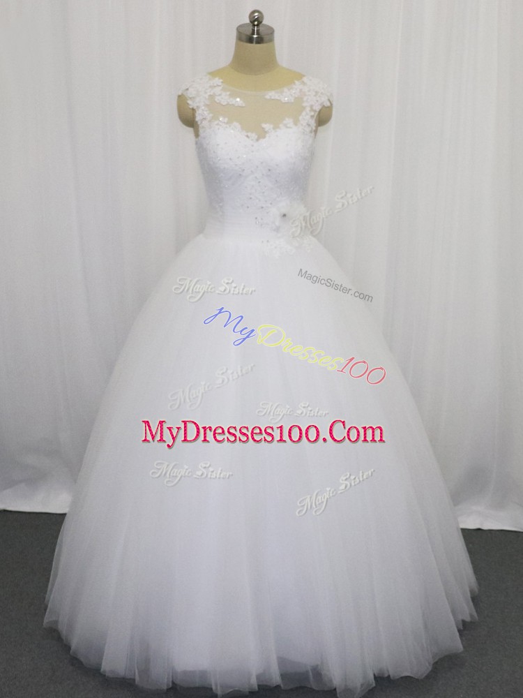 Scoop Sleeveless Clasp Handle Wedding Gowns White Tulle