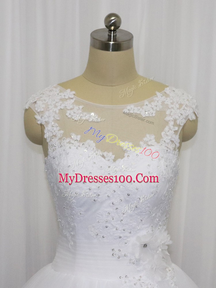 Scoop Sleeveless Clasp Handle Wedding Gowns White Tulle