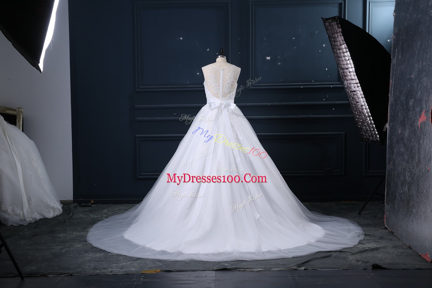 Trendy White Ball Gowns Beading and Lace Wedding Gown Zipper Tulle Sleeveless