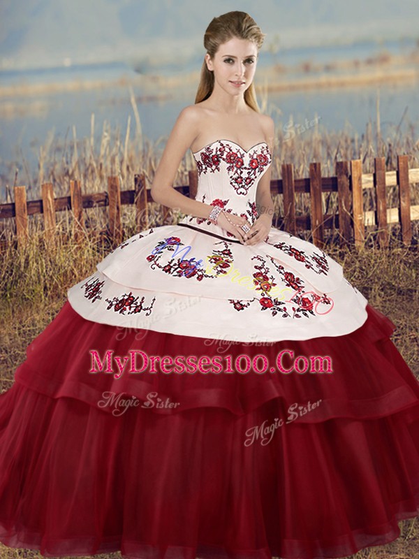 Custom Made White And Red Lace Up Sweetheart Embroidery and Bowknot Quinceanera Dress Tulle Sleeveless